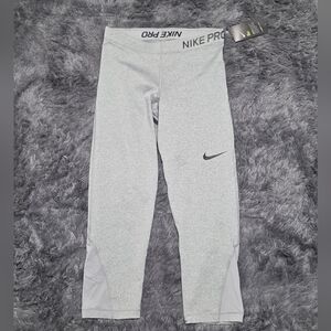 Nike Pro -Dri Fit - Capri Leggings. NWT. Size M